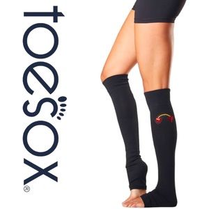 TOESOX Jojo Knee High Leg Warmers in Forever